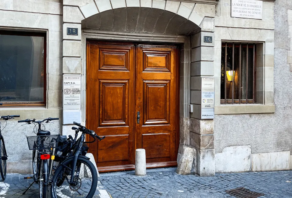 Entrée de l'immeuble rue de la Pélisserie 18